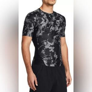 Under Armour HeatGear® Iso-Chill Printed shirt black small nwt